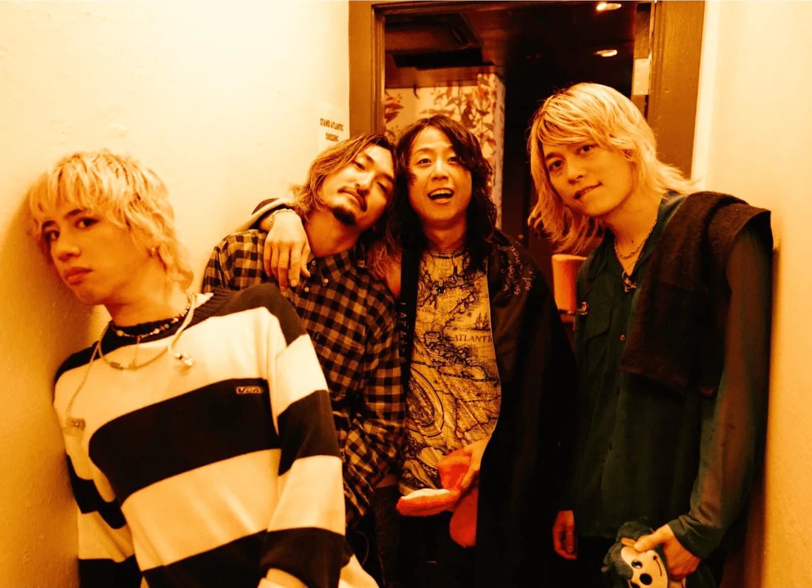ONE OK ROCKの集合写真